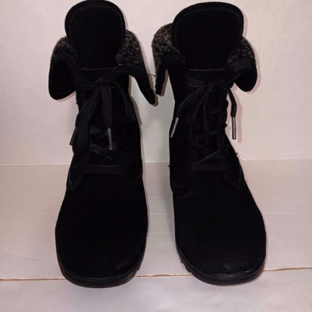 WHITE MOUNTAIN KOKO WEDGE BOOTS